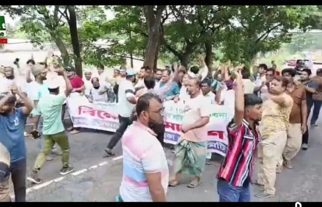 বিএনপি নেতা অধ্যক্ষ  সেলিমের মহাসড়কে বিক্ষোভ, জনদুর্ভোগ চরমে